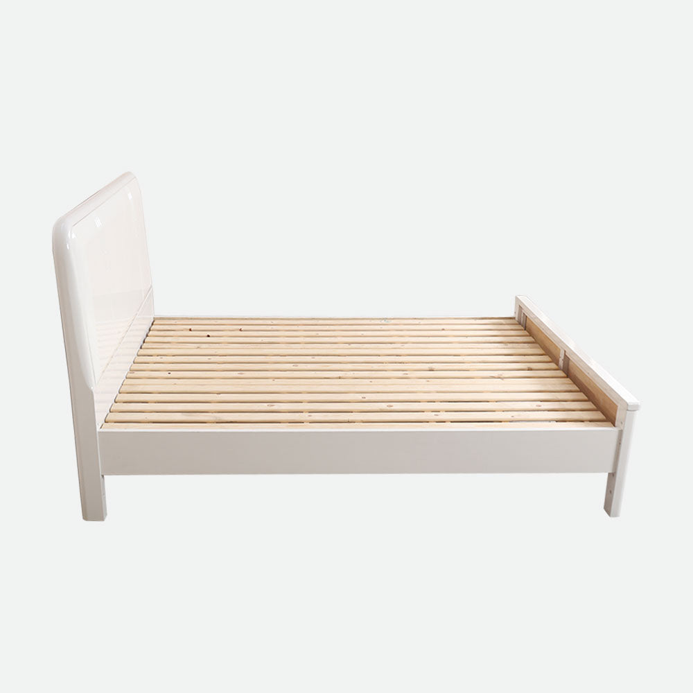MAARK QUEEN SIZE BED 1068 HT