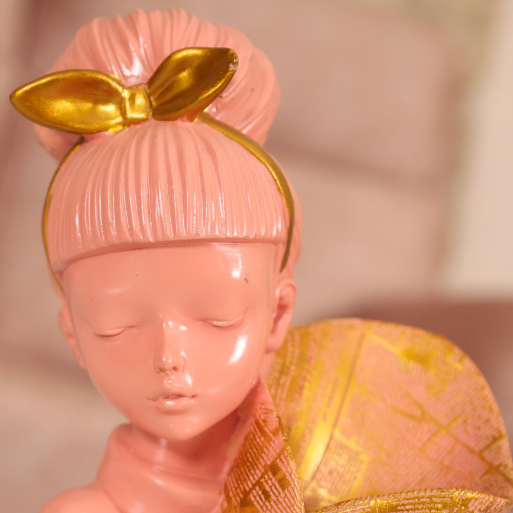 MAARK STATUE CUTE DOLL PEN STAND EH