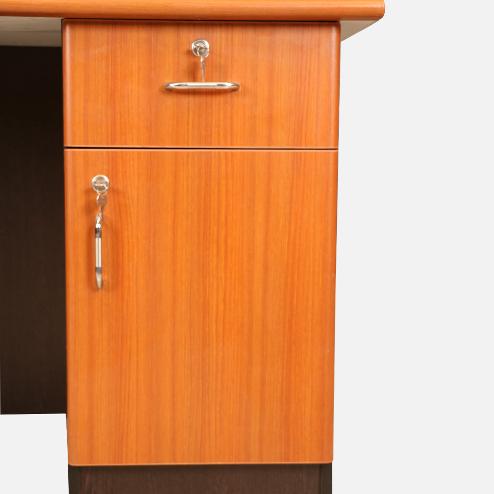 MAARK OFFICE TABLE 5 * 2.5 PF