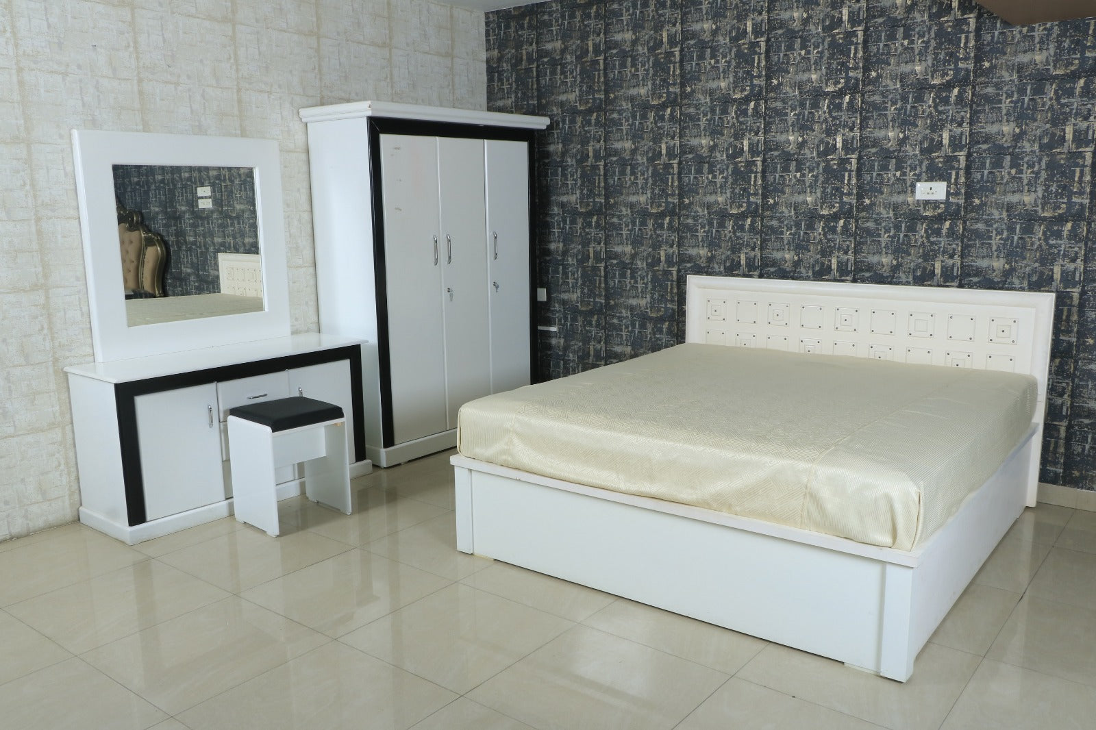 MAARK BEDROOM SET CRESTIA